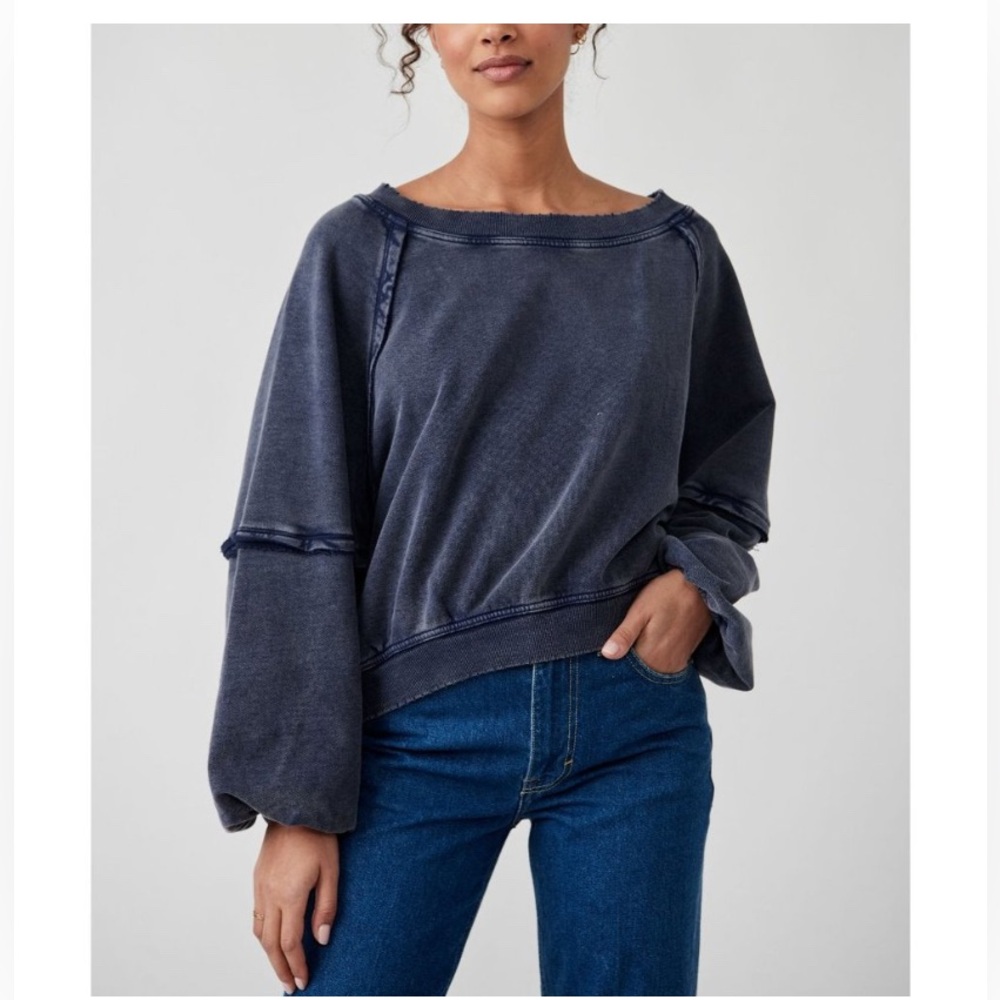 💕Free People Navy Blue Sweatshirt💕